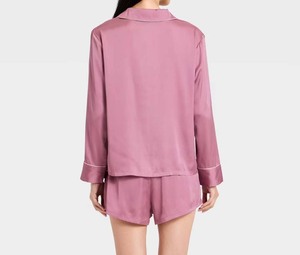 Pyjamas en satin personnalisés pour demoiselles d'honneur, ensemble de vêtements de nuit avec logo et nom sur mesure, pyjamas en satin soyeux et doux pour femmes, vente en gros pour fête de mariage - Product Image 5