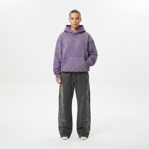 Conjunto de Sudadera con Capucha Morada Personalizada con Pedrería y Pantalones Jogger Negros de Pierna Ancha, de Algodón y Felpa, Estilo Urbano, Venta al por Mayor OEM - Product Image 1