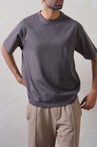 เสื้อยืดคอกลมแขนสั้นผ้าแคนวาสคุณภาพพรีเมียม ราคาประหยัด สำหรับผู้ชาย ระบายอากาศได้ดี น้ำหนัก 180 กรัม เป็นมิตรต่อสิ่งแวดล้อม รับสกรีนโลโก้ส่วนตัว - Product Image 3