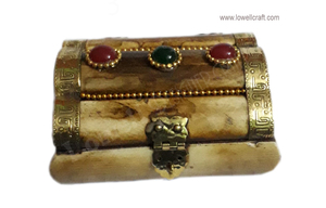 Boîte à bijoux en résine faite à la main avec incrustation rouge et motif floral doré, étui de rangement décoratif d'art populaire - Product Image 4