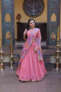 TENNECY Choli de Mujer, Largo hasta el Tobillo, Corte Regular, en Seda Cosmos con Bordado de Lentejuelas Zari, para Fiestas y Bodas - Product Image 2