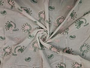 Tela de Algodón Blanco de Alta Calidad con Bordado Paisley en Verde Menta y Rosa Pálido, Motivo Buti Bordado en Toda la Superficie - Product Image 2
