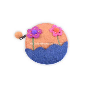 Monedero Redondo de Fieltro con Flores Bordadas - Product Image 1