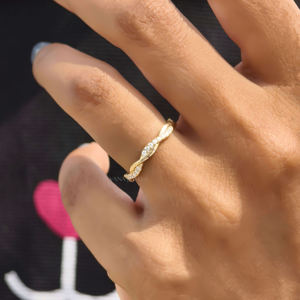 Anillo de Boda Infantil Moderno y Minimalista con Moissanita de Corte Brillante de 0.23ct, Engaste Pavé, Plata de Ley 925, Chapado en Oro Rosa - Product Image 1