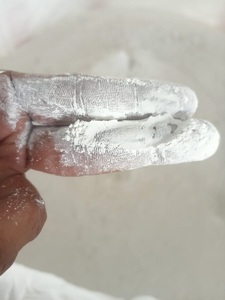 ดินขาว (Kaolin) เป็นแร่อุตสาหกรรมชนิดอ่อนนุ่ม สีขาว มีกลิ่นดิน มีส่วนประกอบหลักเป็นแร่คาโอลินไนต์ เป็นแร่ดินเหนียว - Product Image 4