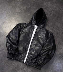 Chaqueta de Cuero Negra con Capucha Personalizada para Hombre, Tela de Cuero PU Suave de Primera Calidad, Impresión en el Pecho, Apliques Bordados Grandes en la Espalda - Product Image 5