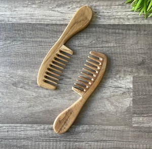 Peine de madera personalizado con logo, cepillo de madera natural, peine de madera natural al mejor precio, peine artesanal rústico natural - Product Image 1