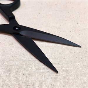 Ciseaux de broderie et de couture de haute qualité de 5.25 pouces avec poignée ergonomique en nylon à prise souple et pointe fine en acier inoxydable - Product Image 5