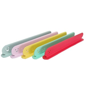 [ECOFRENDLY] Protection anti-éclaboussures en silicone SmileGuard pour évier, barrière d'eau à ventouse pour la protection du plan de travail de cuisine - Product Image 1