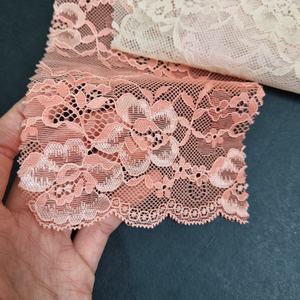 Tela de Encaje Elástico Floral de 17.5 cm, Ligera y Personalizable, Encaje de Nailon y Elastano con Borde Festoneado para Lencería y Vestidos de Novia - Product Image 5