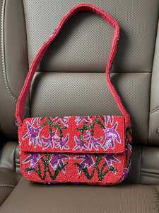 กระเป๋าถือทรงสี่เหลี่ยมทำมือพร้อมงานปักดอกไม้สีม่วง - Product Image 3