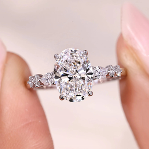 Anillo de Compromiso con Diamante Cultivado en Laboratorio de Corte Oval de Siete Piedras con Piedras Laterales en Forma de Pera, 1.65 Quilates, Oro de 14k, Joyería para Bodas y Fiestas - Product Image 1