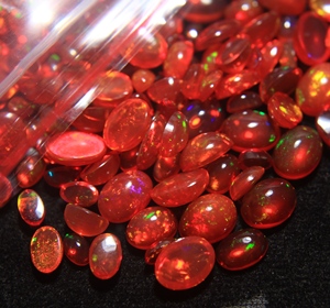Opale rouge naturelle d'Éthiopie, cabochon d'opale fumée traitée, pierre précieuse de haute qualité, pierre brute pour la création de bijoux - Product Image 3