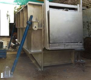 Horno de fundición a aceite Skelner de 10 toneladas de capacidad por lote con inclinación hidráulica para la fabricación de lingotes de aluminio - Product Image 4