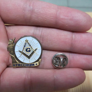 Nouvel Arrivage – Badges Maçonniques Personnalisés Légers de Haute Qualité avec Logo, en Matériau Pur, Service OEM, Badges Noirs « Free Accepted » - Product Image 1