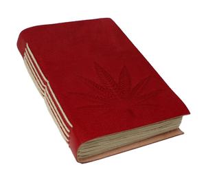 Journal en cuir de chèvre TC de haute qualité, véritable, fait à la main, de couleur rouge, avec feuille de chanvre en relief sur la couverture avant - Product Image 1