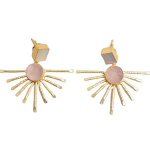 Boucles d'oreilles pendantes en laiton naturel, quartz rose, nacre, géométriques, plaquées or 10 carats, texture de laiton mat de qualité supérieure, tendance, statement - Product Image 1