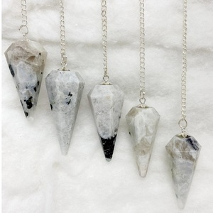 Péndulo de Cristal de Piedra Lunar Arcoíris Natural Premium para Sanación de Chakras, Equilibrio Espiritual y Radiestesia - Product Image 3