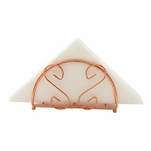 Porte-serviettes artisanal en métal, design triangulaire sur pied, support pour boîte à mouchoirs pour la décoration de la table à manger à la maison - Product Image 2
