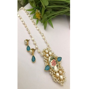 Ensemble collier et boucles d'oreilles en perles véritables de qualité supérieure, serties de pierres CZ, pour femmes et filles. - Product Image 1