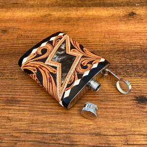 Le plus récent luxe personnalisé en cuir repoussé à la main Premium Heavy Duty Hip Flask Holder Case personnalisé Genuibe Flacon en cuir de vachette - Product Image 5