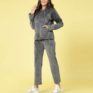 Ensemble de survêtement en velours pour femme au design minimaliste, élégant, confortable au quotidien, sensation douillette et chaude, confort durable - Product Image 2