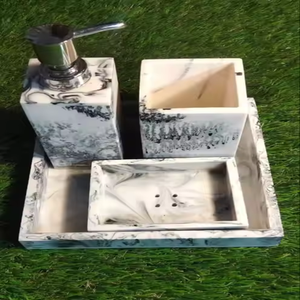 Juego de Baño de Lujo Blanco Contemporáneo, Fácil de Limpiar, de Resina, Cuatro Piezas Esenciales, Forma Rectangular - Product Image 1