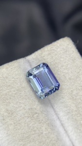 Tanzanite Naturelle Certifiée Non Chauffée Couleur Bio, Coupe Émeraude Octogonale, Zoisite Tanzanite Naturelle 2,33 Carats, Propre à la Loupe - Product Image 2