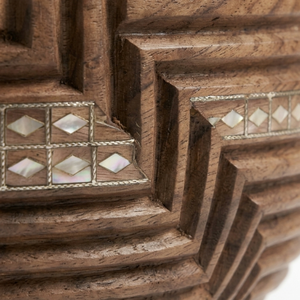Servidor de Comida Majlis Tallado a Mano en Madera Dura con Tapa de Acero Pulido, Marquetería Geométrica de Perlas, Moderno, Recubierto de Esmalte y Aislado - Product Image 2