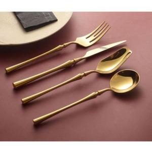 Ensemble de couverts en métal contemporain avec manche ergonomique, fourchette, cuillère et couteau en acier inoxydable de qualité supérieure pour les repas en famille - Product Image 1