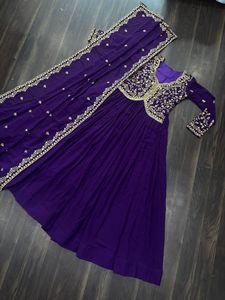 ชุดเดรส Anarkali สไตล์อินเดียและปากีสถานสำหรับผู้หญิง คอลเลคชั่นงานปักเลื่อมหนัก ดีไซน์เนอร์ออกแบบ พร้อมงานปักลาย Zari หลายแบบ - Product Image 6