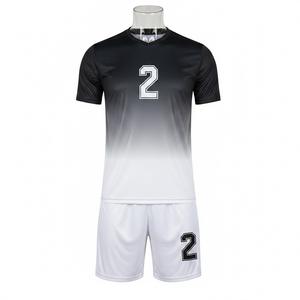 Tenue de football personnalisée 100 % polyester par sublimation, respirante et à séchage rapide, ensemble maillot et short de football noir et blanc dégradé pour équipe - Product Image 1