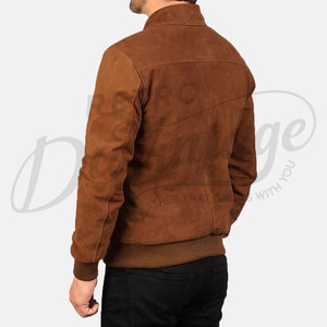 Chaqueta Bomber de Gamuza Genuina Color Cognac Marrón para Hombre, con Cuello Camisero Clásico, Bolsillo con Cremallera en el Pecho y Ribete Acanalado - Product Image 1