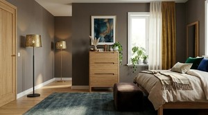 Mesita de noche moderna de roble con tres cajones, cómoda vertical de 24 pulgadas de ancho para dormitorio – Alternativa compacta a la mesita de noche con almacenamiento. - Product Image 4