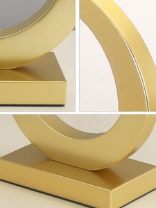 Lámpara de Mesa Halo Crest de Metal con Base de Anillo de Hierro Dorado Cepillado, Pantalla de Tela Premium, Iluminación Ambiental Cálida para Interiores de Lujo - Product Image 4
