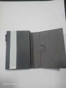 Porte-cartes Premium Vintage en Cuir Véritable 100% avec Blocage RFID - Étui Métallique avec Fenêtre Transparente pour Cartes d'Identité et Rangement de Cartes de Crédit - Product Image 3