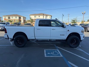 RAM 2500 Crew Cab Cummins 4x4 Usada del 2023 - Product Image 2