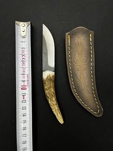 Couteau de chasse et de camping Skinner, manche en corne de cerf, acier inoxydable, partie dentelée, gravé, lame pleine longueur, garantie 3 ans - Product Image 6