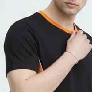 Nuevas camisetas personalizadas al por mayor con logo impreso en DTF, negras y naranjas, para hombre, estilo clásico Highstreet, cuello redondo, transpirables y cómodas. - Product Image 6