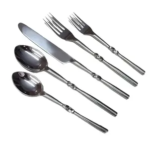 Juego de cubiertos metálicos de lujo para banquetes de boda, fiestas y una experiencia culinaria de alta gama. - Product Image 4