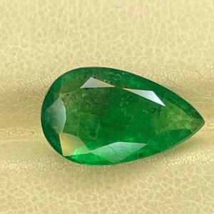 Esmeralda natural hermosa de corte pera de 16x10 mm. Esmeralda en forma de pera para uso en joyería. Esmeralda extraída de la tierra. - Product Image 1