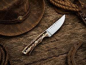 Cuchillo de Caza de Acero Inoxidable con Hoja Serrada de Punta Caída de 0.6 mm de Grosor con Funda de Cuero para Uso en Exteriores - Product Image 5