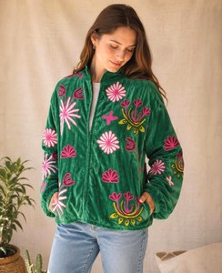 Chaqueta de Mujer con Bordado Floral en Terciopelo Verde Vibrante, Estilo Boho Chic, Abrigo de Invierno para Mujer - Product Image 1
