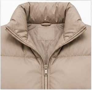 Chaqueta Acolchada Beige para Hombre con Cuello Alto y Cierre de Cremallera - Product Image 2