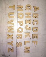 Lettres en MDF de qualité supérieure pour signalétique personnalisée, lettres en bois MDF élégantes pour la décoration intérieure, collection artisanale.