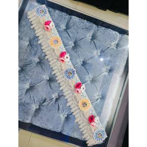 Sublimez votre entrée avec un toran floral suspendu, richement orné de perles et d'élégants accents de perles, idéal pour la décoration de la maison, des fêtes et des mariages. - Product Image 1