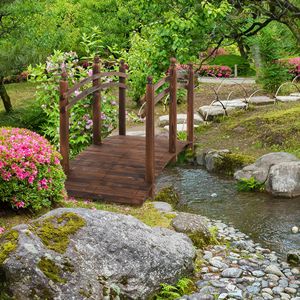 Ponte da Giardino Arcuato da 2,3 m con Ringhiere Laterali in Legno di Abete per Fiumi, Paesaggistica e Terrazze - Product Image 2