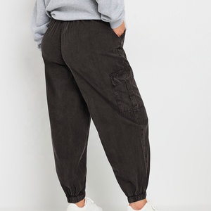 Pantalon cargo confortable pour femmes avec poignets élastiques en tissu respirant Impression de logo personnalisée disponible - Product Image 3