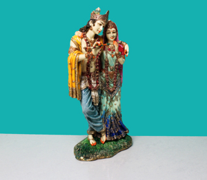 Statue artisanale en résine de Radha Krishna jouant de la flûte, artisanat Nirmala |   Paire d'idoles colorées de dieux hindous indiens pour le temple domestique - Product Image 3