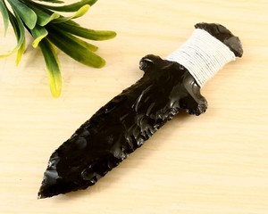 Daga de Cristal de Obsidiana Negra 100% Natural - Cuchillo Ritual de Vidrio Volcánico Natural para Sanación Espiritual, Venta al por Mayor, Coleccionable - Product Image 1